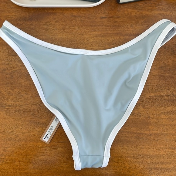 Skims Sporty Zipper Swim Bikini - Picture 10 of 10